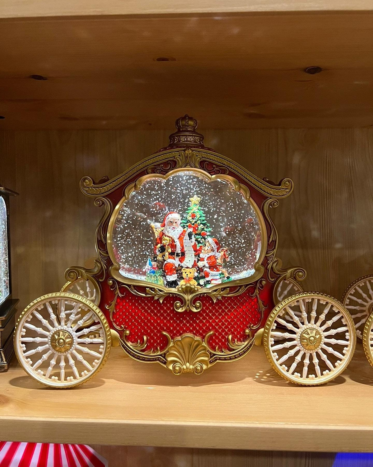 Globo de Neve em Carruagem Natalina - Design Luxo