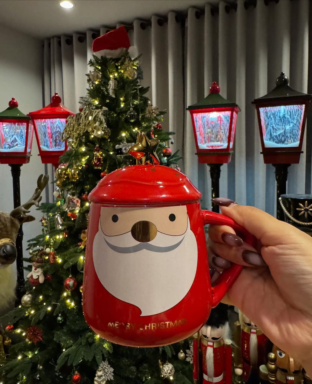 Caneca Natalina com Tampa - Design Festivo