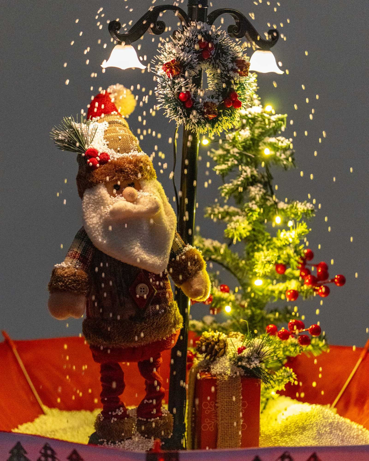 Árvore de Natal Mine com Papai Noel, Base de Guarda-Chuva com Neve 65 x75