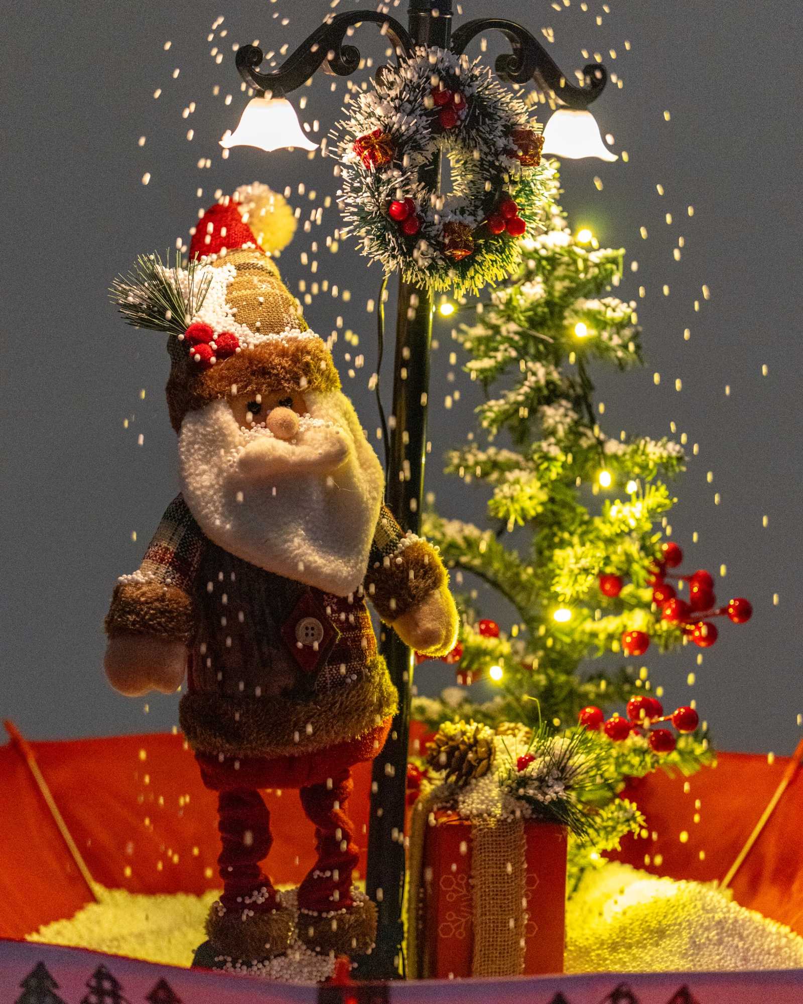 Árvore de Natal Mine com Papai Noel, Base de Guarda-Chuva com Neve 65 x75