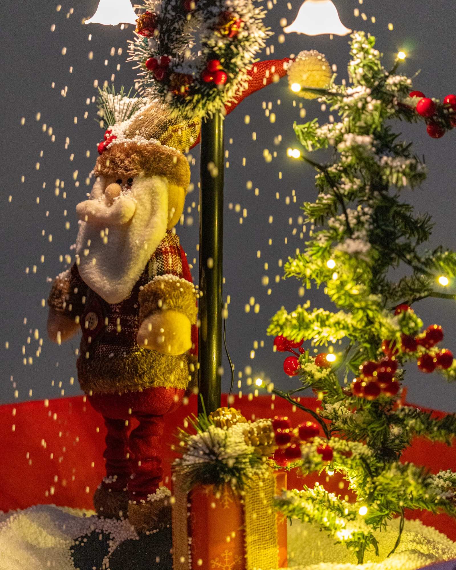 Árvore de Natal Mine com Papai Noel, Base de Guarda-Chuva com Neve 65 x75