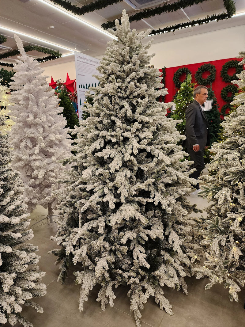 Árvore de Natal Nevada Cancún 2,10m • 1524 Galhos – Pré-Venda 2025