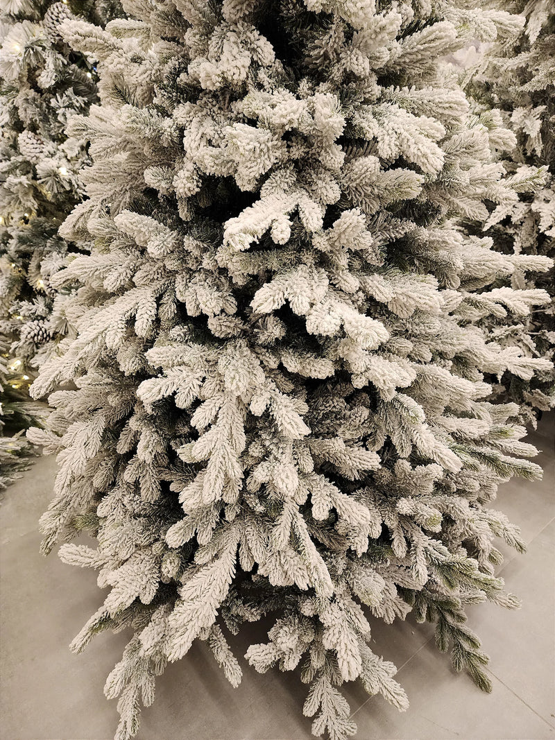 Árvore de Natal Nevada Cancún 2,10m • 1524 Galhos – Pré-Venda 2025