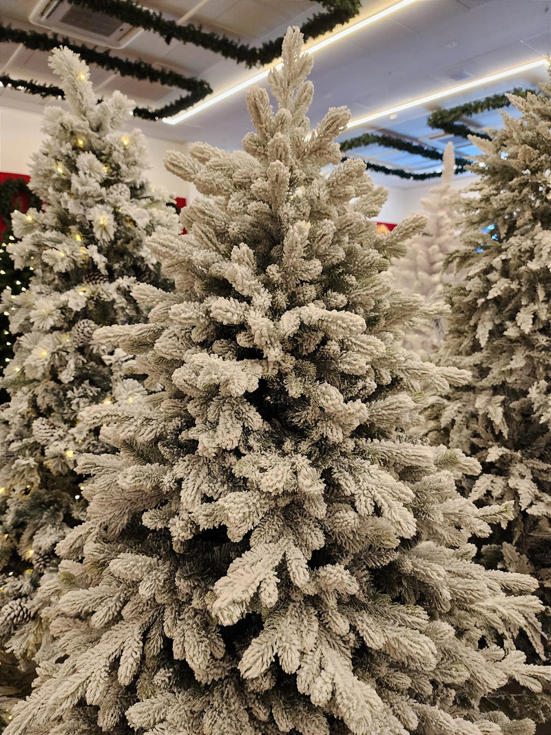 Árvore de Natal Nevada Cancún 2,10m • 1524 Galhos – Pré-Venda 2025