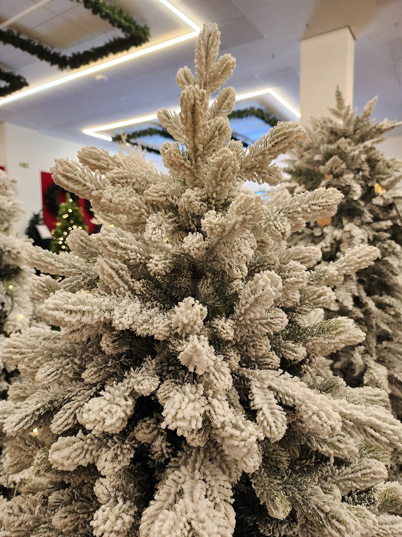 Árvore de Natal Nevada Cancún 2,10m • 1524 Galhos – Pré-Venda 2025