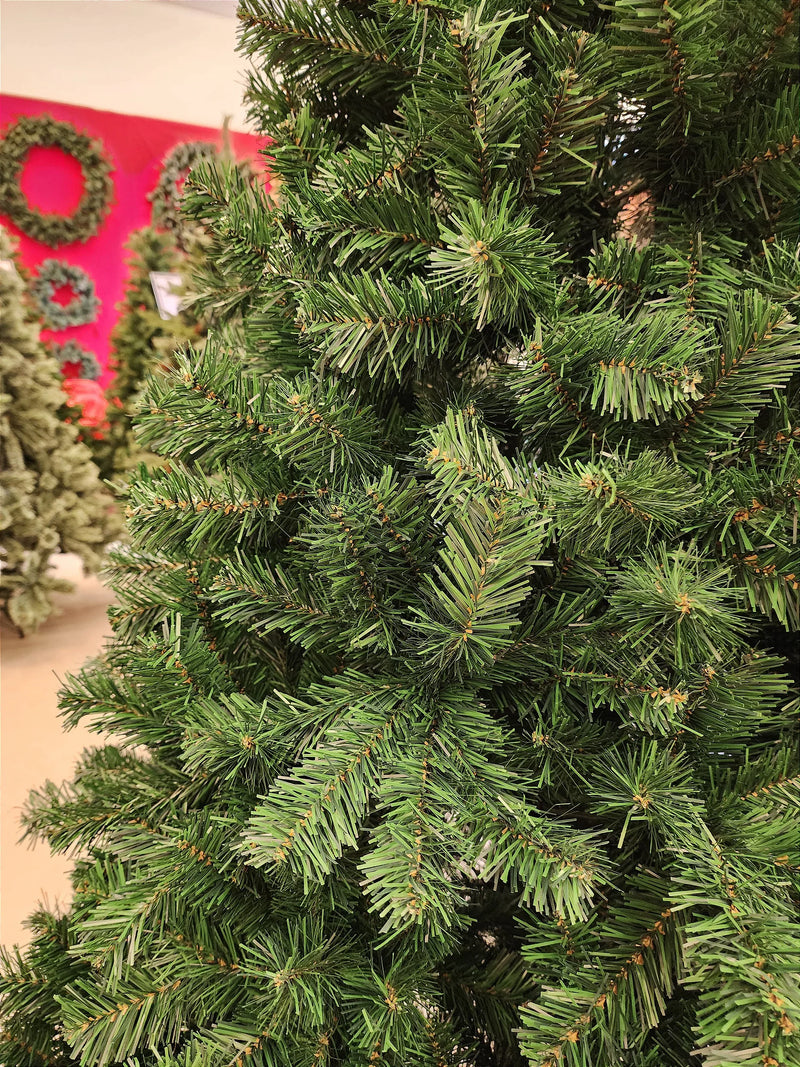 Árvore de Natal Tradicional Copacabana 2,10m • 720 Galhos – Pré-Venda 2025