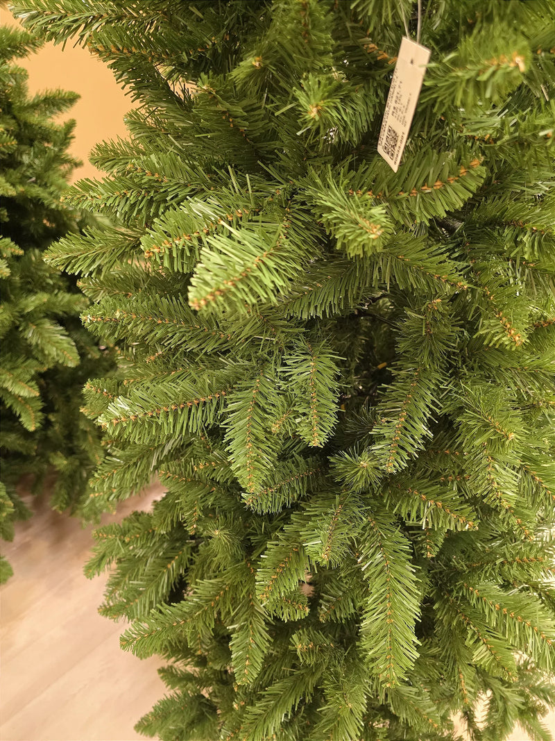 Árvore de Natal Slim Bryant 2,40m 1576 Galhos – Pré-Venda 2025
